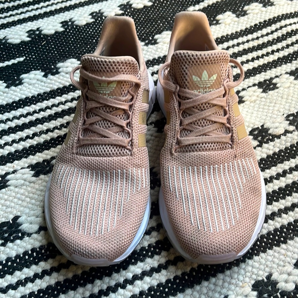 Adidas running shoes - women’s 7.5 like new! Excellent condition